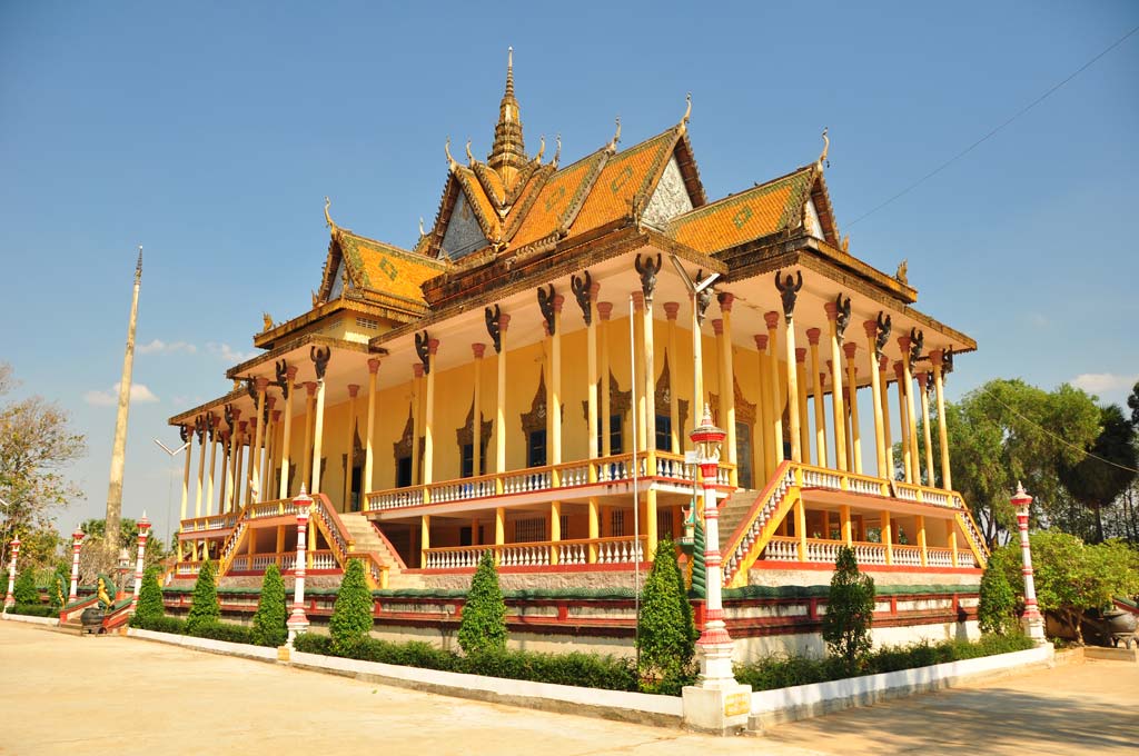 Capture the authentic charm of Kratie’s lush scene